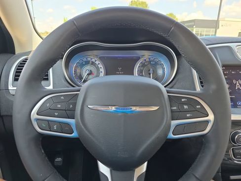 Used 2022 Chrysler 300 Touring L RWD image 18