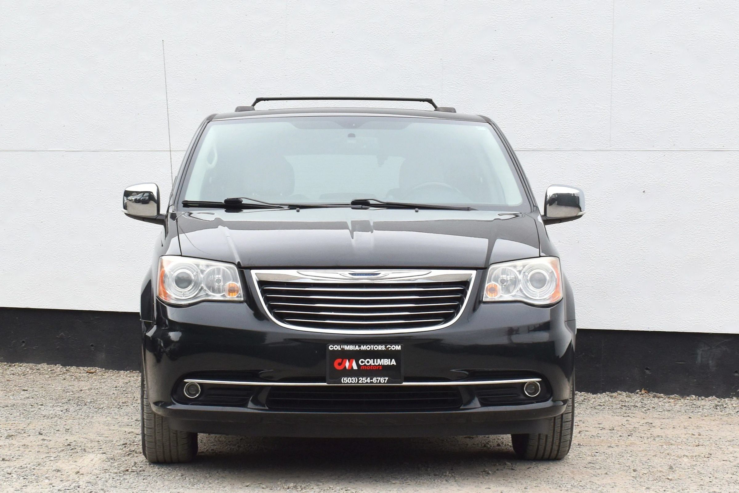 Used 2014 Chrysler Town & Country Limited w/ Luxury Group FWD image 7