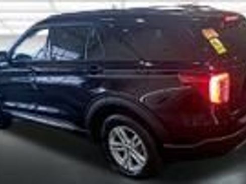 Used 2022 Ford Explorer XLT w/ Equipment Group 202A image 2
