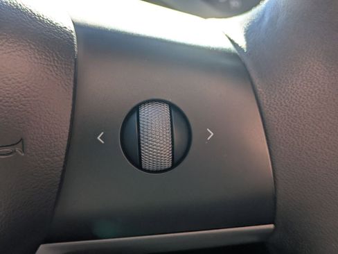 Used 2024 Tesla Model Y Long Range image 17