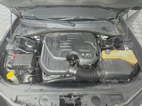 Used 2019 Chrysler 300 S RWD image 33