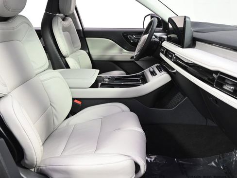 Certified 2025 Lincoln Aviator Reserve w/ Equipment Group 201A image 16