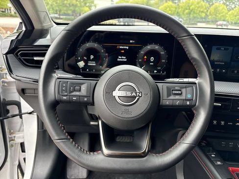 Used 2025 Nissan Kicks SR FWD image 14