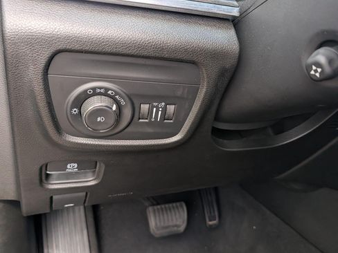 Used 2023 Jeep Grand Cherokee Overland w/ Luxury Tech Group IV AWD/4WD image 19