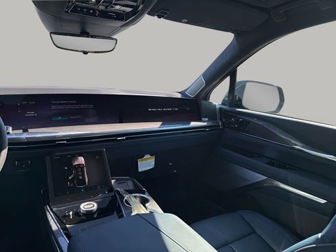 New 2026 Cadillac Escalade IQ Luxury 2 w/ LPO, Floor Liner Package AWD/4WD image 28