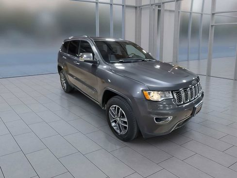 Used 2017 Jeep Grand Cherokee Limited image 3