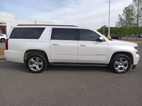 Used 2018 Chevrolet Suburban LT AWD/4WD image 2