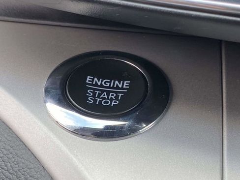 Used 2024 Ford Explorer XLT w/ Equipment Group 202A AWD/4WD image 28