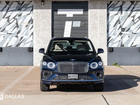 Used 2022 Bentley Bentayga image 3