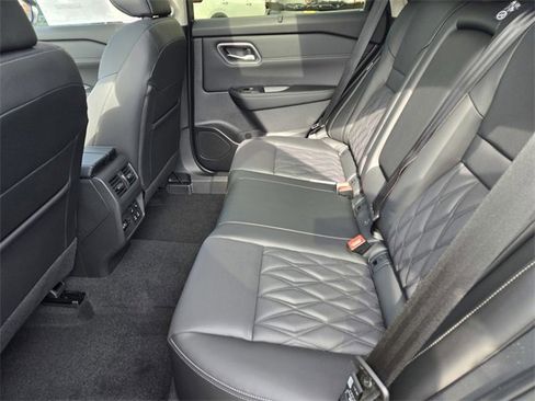 New 2026 Nissan Rogue Platinum image 5