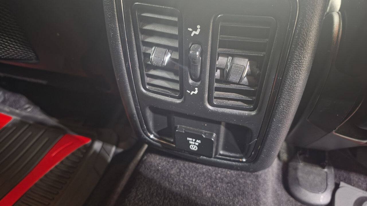 Used 2018 Jeep Grand Cherokee Altitude AWD/4WD image 16