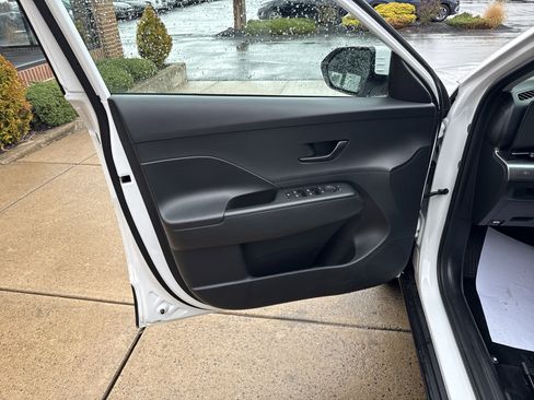 Certified 2025 Hyundai Kona SEL AWD/4WD image 15