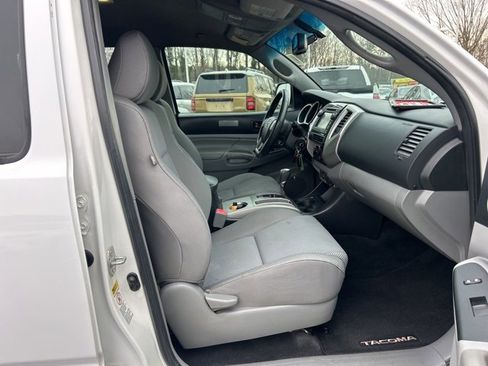 Used 2013 Toyota Tacoma 4x4 Double Cab w/ TRD Off-Road Pkg image 14