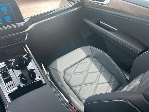 New 2026 Volkswagen Atlas SE FWD image 11