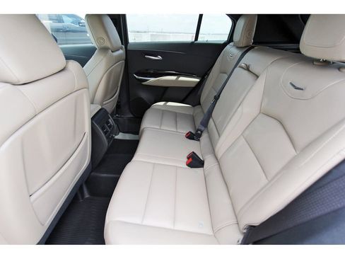 Used 2024 Cadillac XT4 Luxury w/ Cold Weather Package FWD image 7