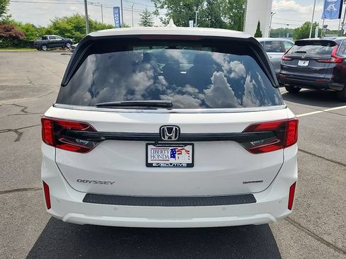 New 2026 Honda Odyssey Touring image 5