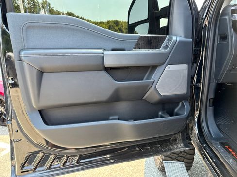 Used 2024 Ford F250 Lariat w/ Lariat Ultimate Package AWD/4WD image 9