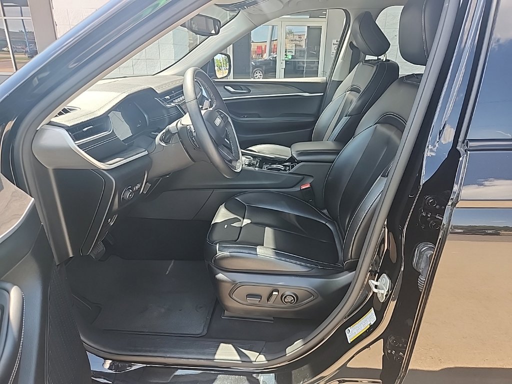 Used 2023 Jeep Grand Cherokee Limited AWD/4WD image 13