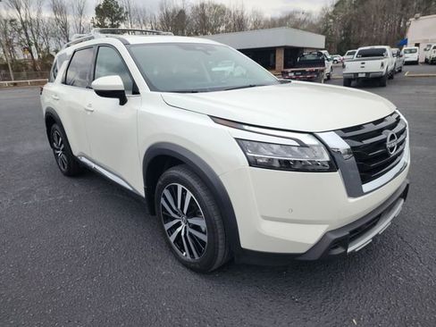 Used 2024 Nissan Pathfinder Platinum w/ Cargo Package image 7