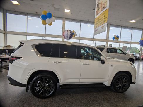 Used 2024 Lexus LX 600 F Sport AWD/4WD image 10