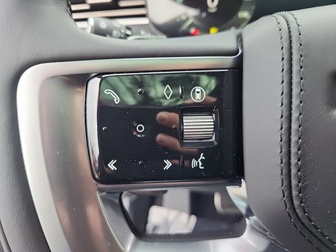 New 2025 Land Rover Range Rover SE image 19