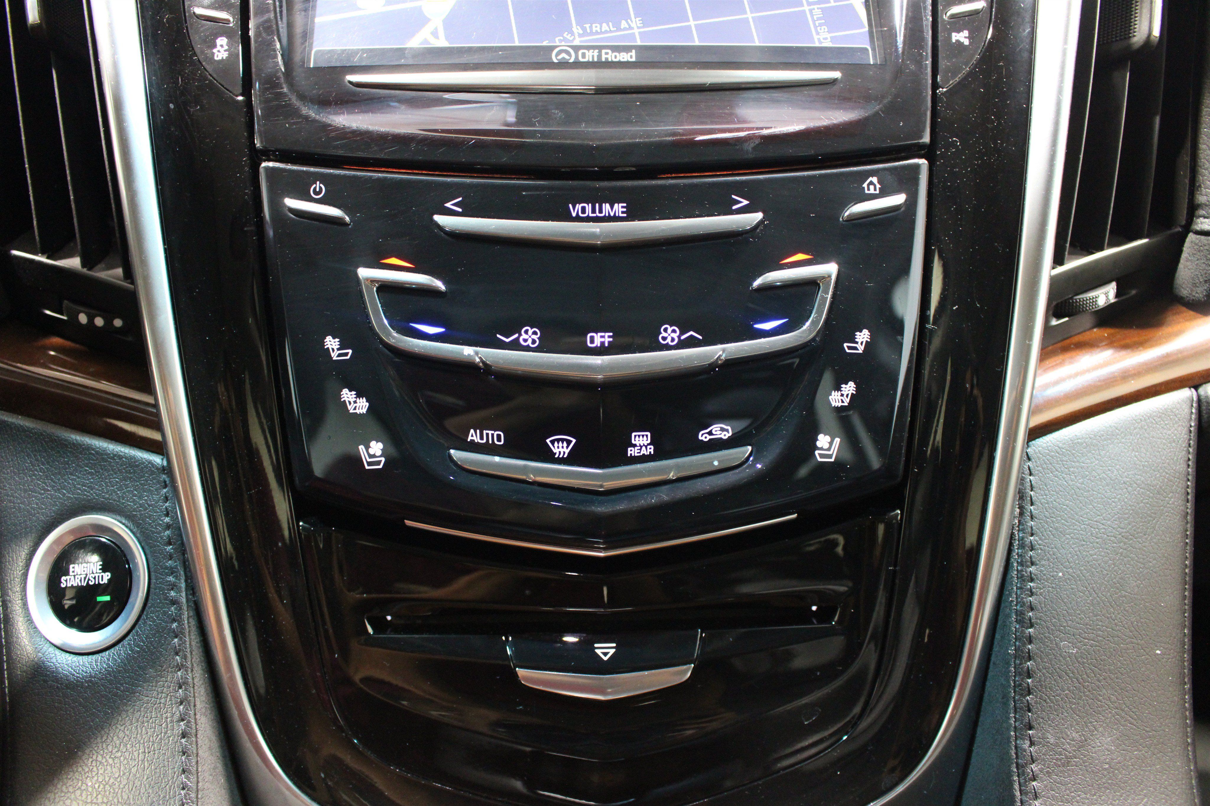 Used 2018 Cadillac Escalade Luxury AWD/4WD image 18