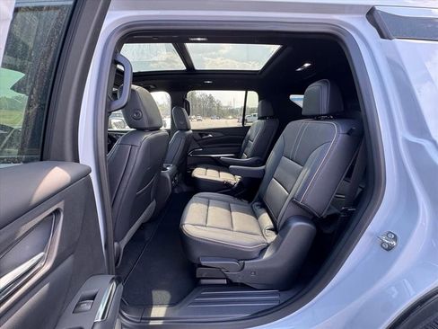 New 2026 Chevrolet Traverse High Country FWD image 8