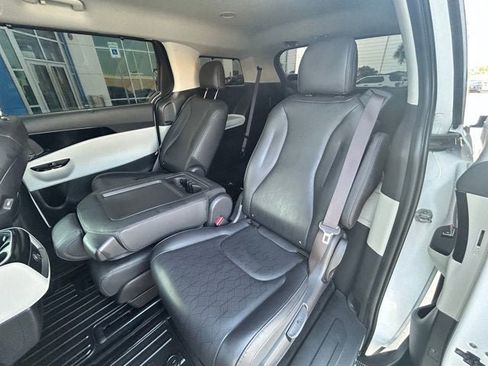 Used 2024 Kia Carnival EX FWD image 8