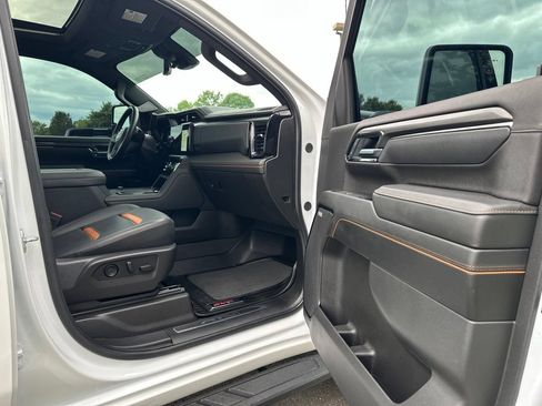 Used 2025 GMC Sierra 2500 AT4 w/ AT4 Premium Plus Package AWD/4WD image 36