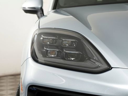 Certified 2026 Porsche Cayenne Coupe AWD/4WD image 11