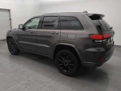 Used 2020 Jeep Grand Cherokee Altitude image 3
