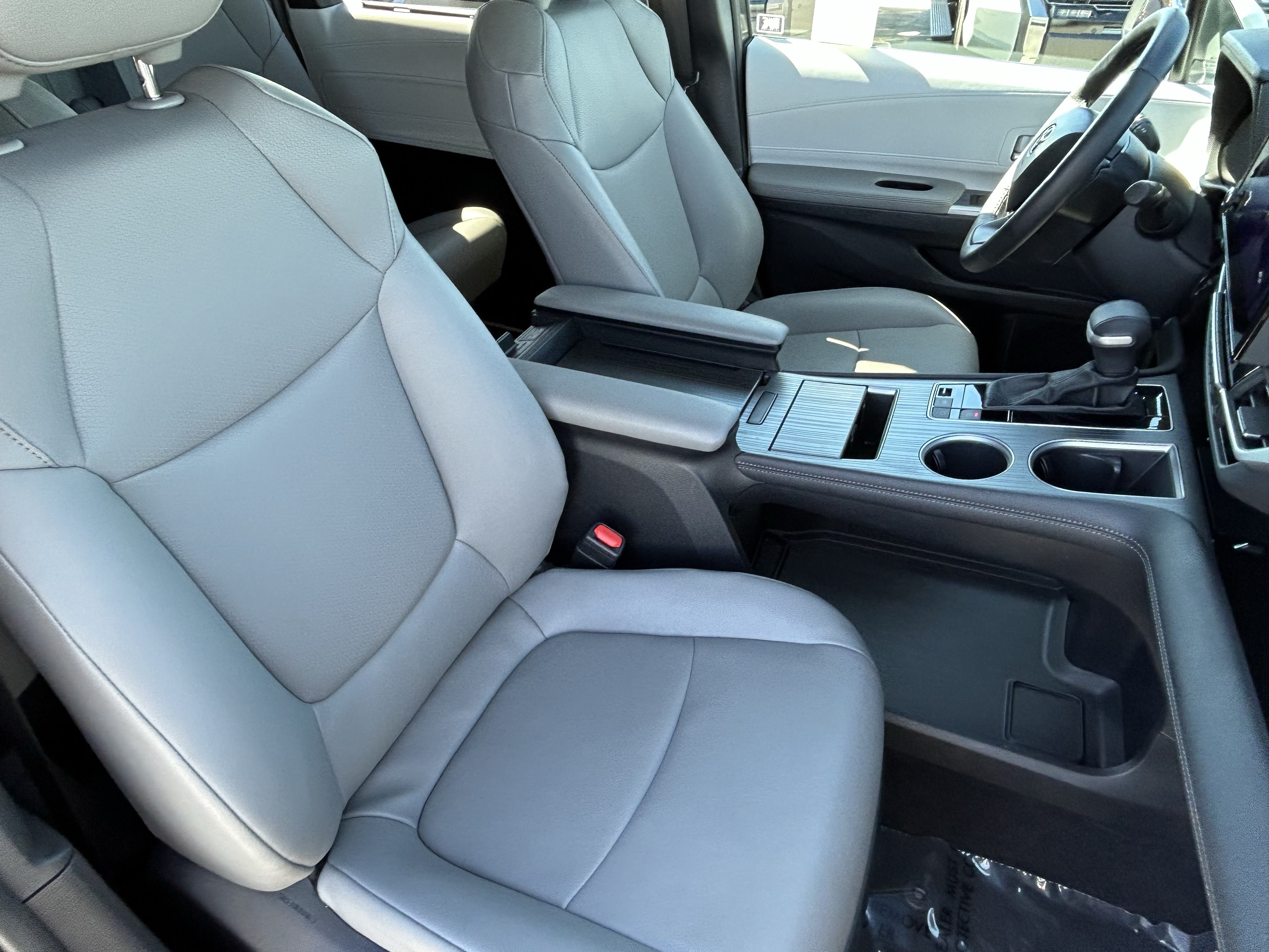Certified 2026 Toyota Sienna XLE FWD image 11