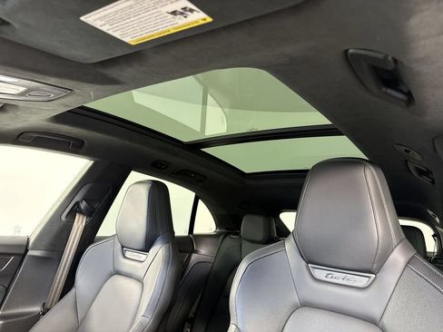 Certified 2025 Porsche Macan Turbo Electric AWD/4WD image 42