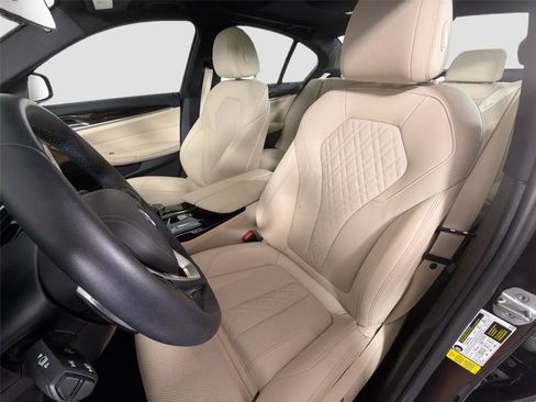 Used 2023 BMW 530i w/ Premium Package RWD image 21