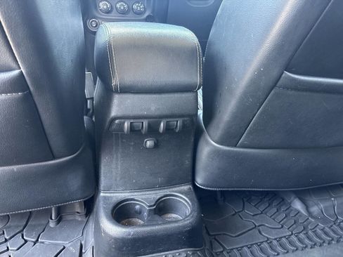 Used 2014 Jeep Wrangler Unlimited Sahara AWD/4WD image 23