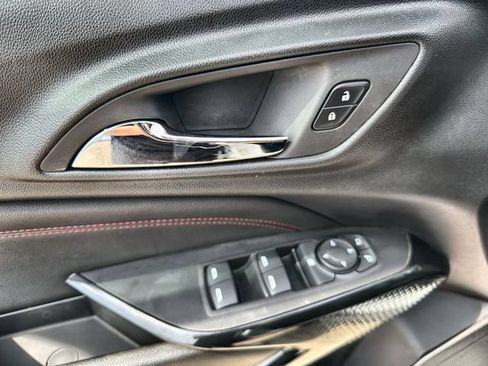 Certified 2025 Chevrolet Trax RS w/ Sunroof Package FWD image 21