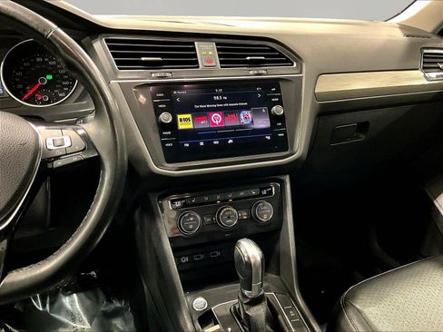Used 2018 Volkswagen Tiguan SE AWD/4WD image 9