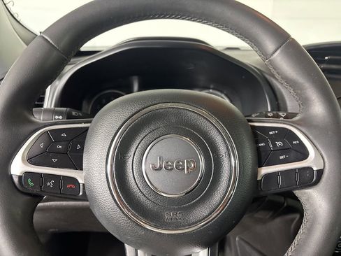 Used 2018 Jeep Renegade Latitude w/ Popular Equipment Group image 12