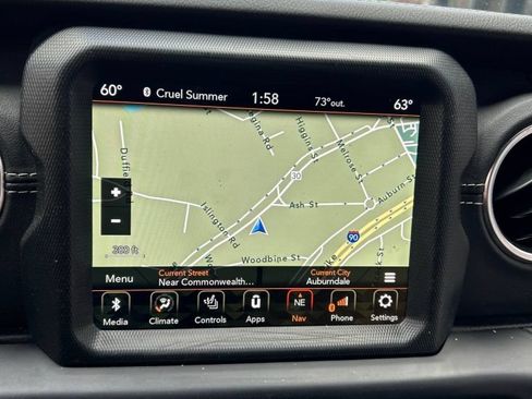 Used 2022 Jeep Wrangler Unlimited Sahara w/ Cold Weather Group AWD/4WD image 16