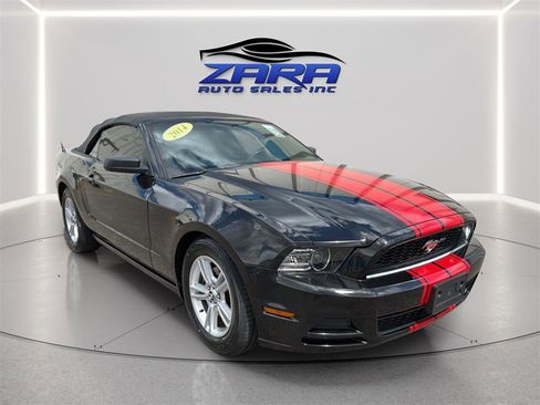 Used 2014 Ford Mustang Convertible RWD image 9