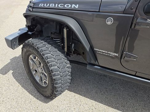 Used 2018 Jeep Wrangler Unlimited Rubicon w/ Connectivity Group image 11