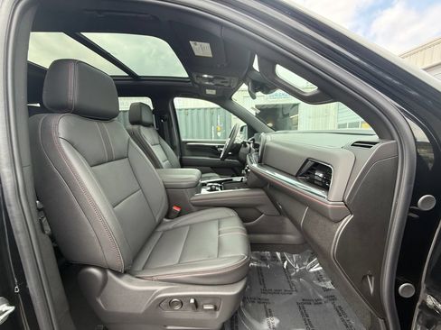 Used 2025 Chevrolet Tahoe RST w/ Comfort Package AWD/4WD image 32