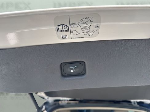 Used 2019 Lincoln Nautilus Select FWD image 28