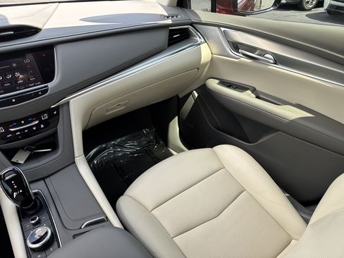Used 2021 Cadillac XT5 Premium Luxury w/ LPO, Floor Liner Package FWD image 15