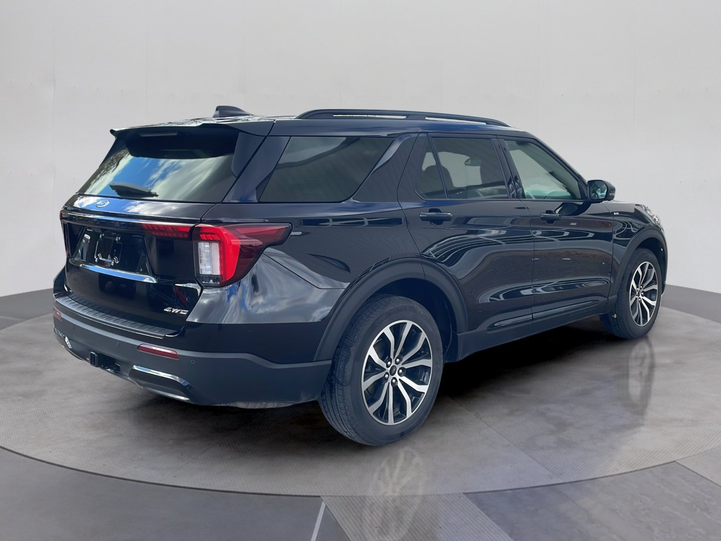 Used 2025 Ford Explorer ST-Line AWD/4WD image 5