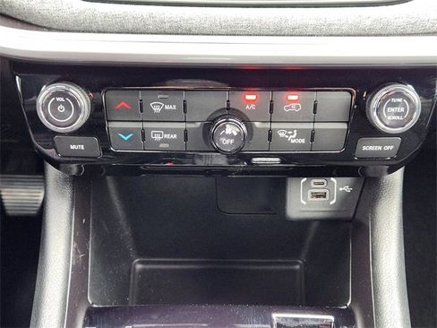 Used 2023 Jeep Compass Sport image 17