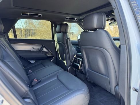 Used 2025 Land Rover Range Rover Sport SE image 16
