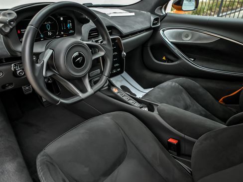 Used 2025 McLaren Artura Spider RWD image 22