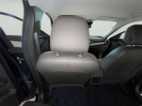 Used 2025 Chevrolet Trax LT FWD image 39