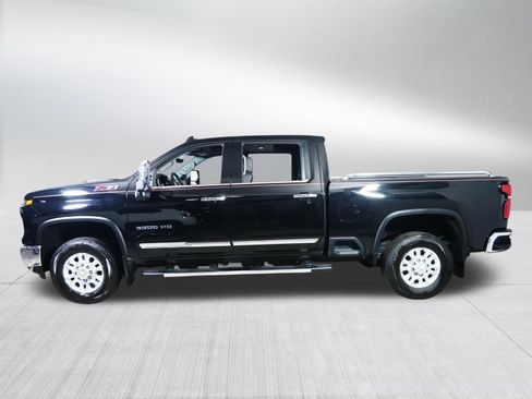 Used 2024 Chevrolet Silverado 3500 LTZ w/ LTZ Convenience Package AWD/4WD image 4